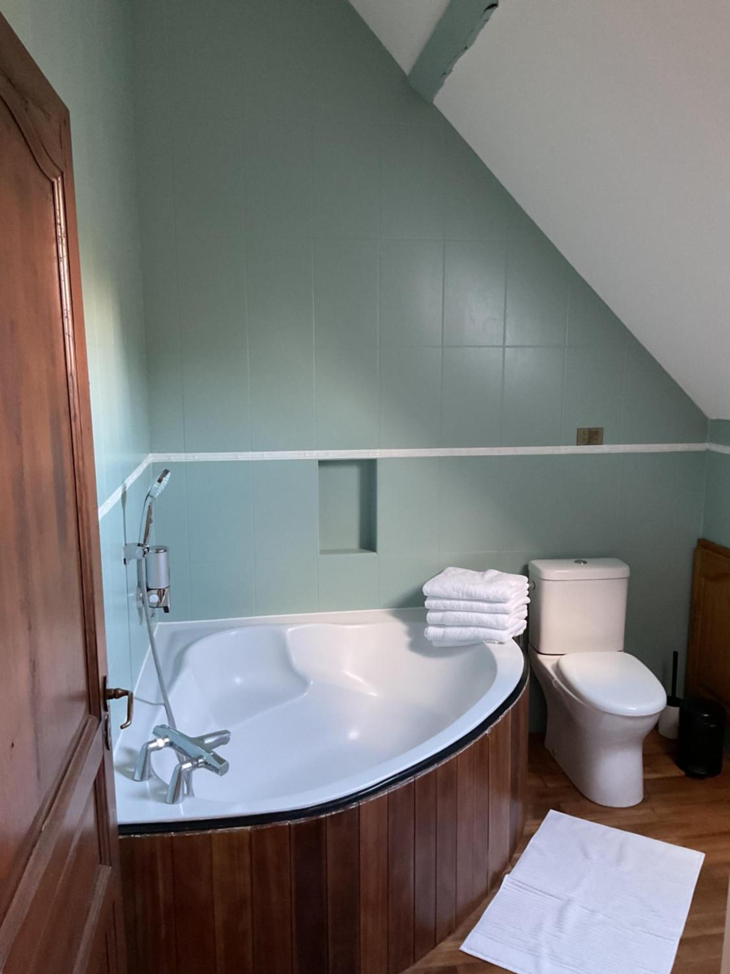 Manoir De La Croix-Sonnet Bed and Breakfast Trouville-sur-mer Exteriör bild