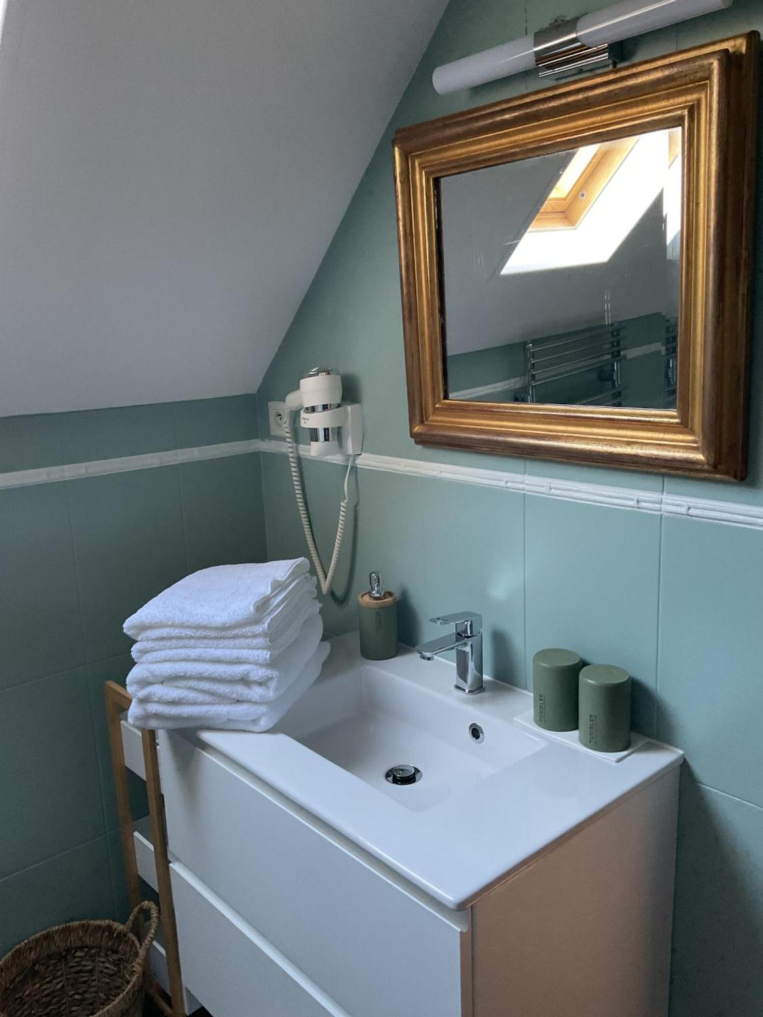 Manoir De La Croix-Sonnet Bed and Breakfast Trouville-sur-mer Exteriör bild