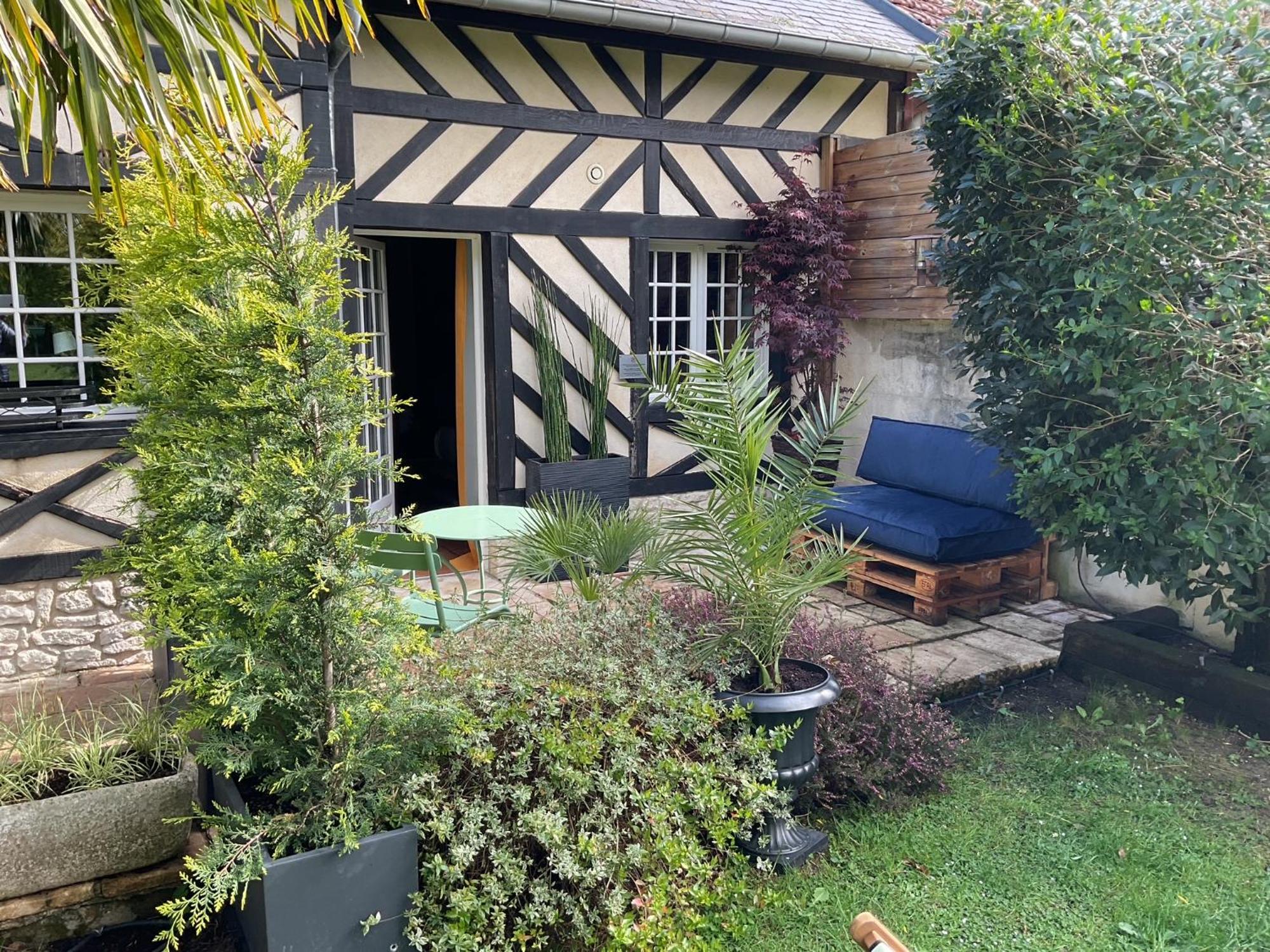 Manoir De La Croix-Sonnet Bed and Breakfast Trouville-sur-mer Exteriör bild